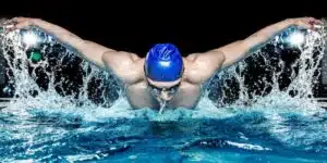 natación estilo mariposa