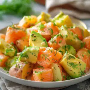 Ensaladilla de Patata con Salmón y Aguacate