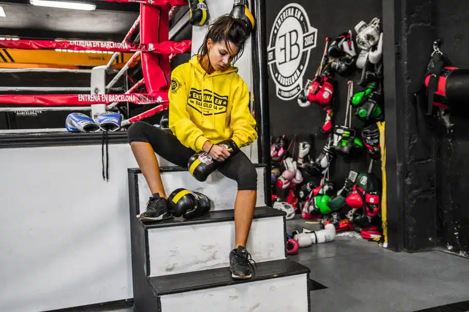 Clases de boxeo femenino en Barcelona en un entorno seguro y profesional Clases de boxeo femenino en Barcelona adaptadas a todos los niveles, en un entorno seguro y motivador.